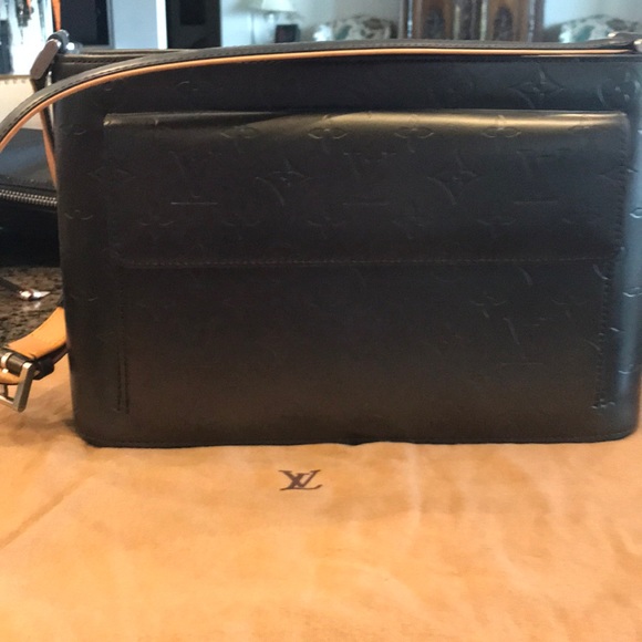 Louis Vuitton logo black leather handbag - Picture 2 of 4